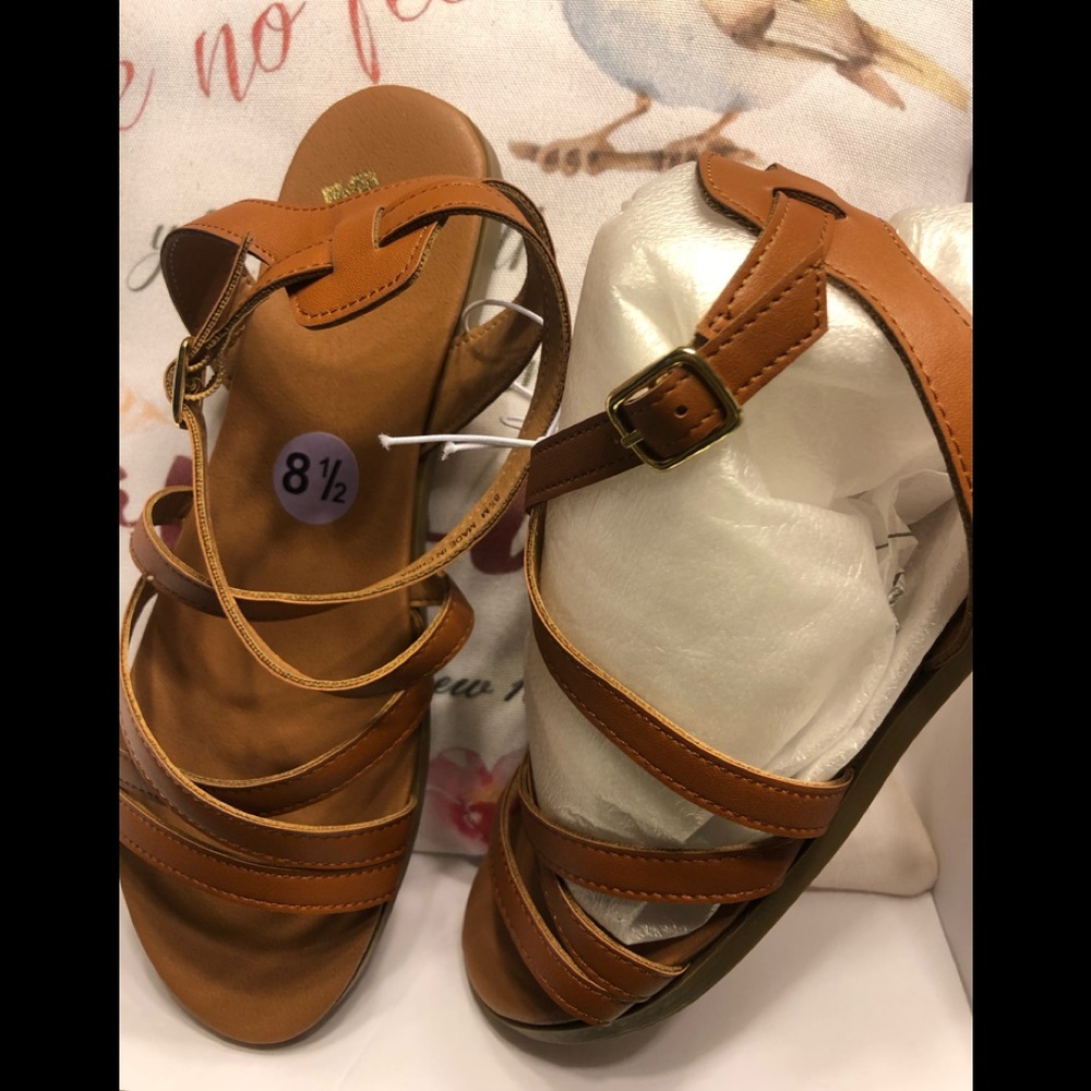 sandals NEW REPORT 8.5 or 7.5 Fran Sandals unused NWOT adjustable strap - Picture 2 of 8